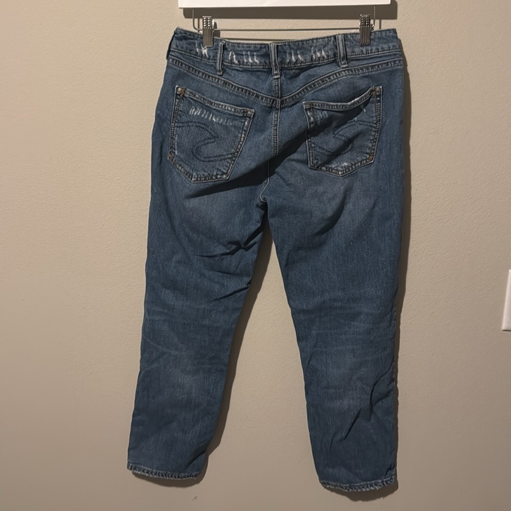 Silver Jean Co Avery Slim Crop W 31 L 25 Medium Wash EUC Distressing - Picture 9 of 12